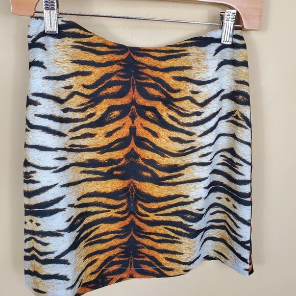 Charlie Holiday Genesis Skirt in Animal Print - Picture 6 of 11